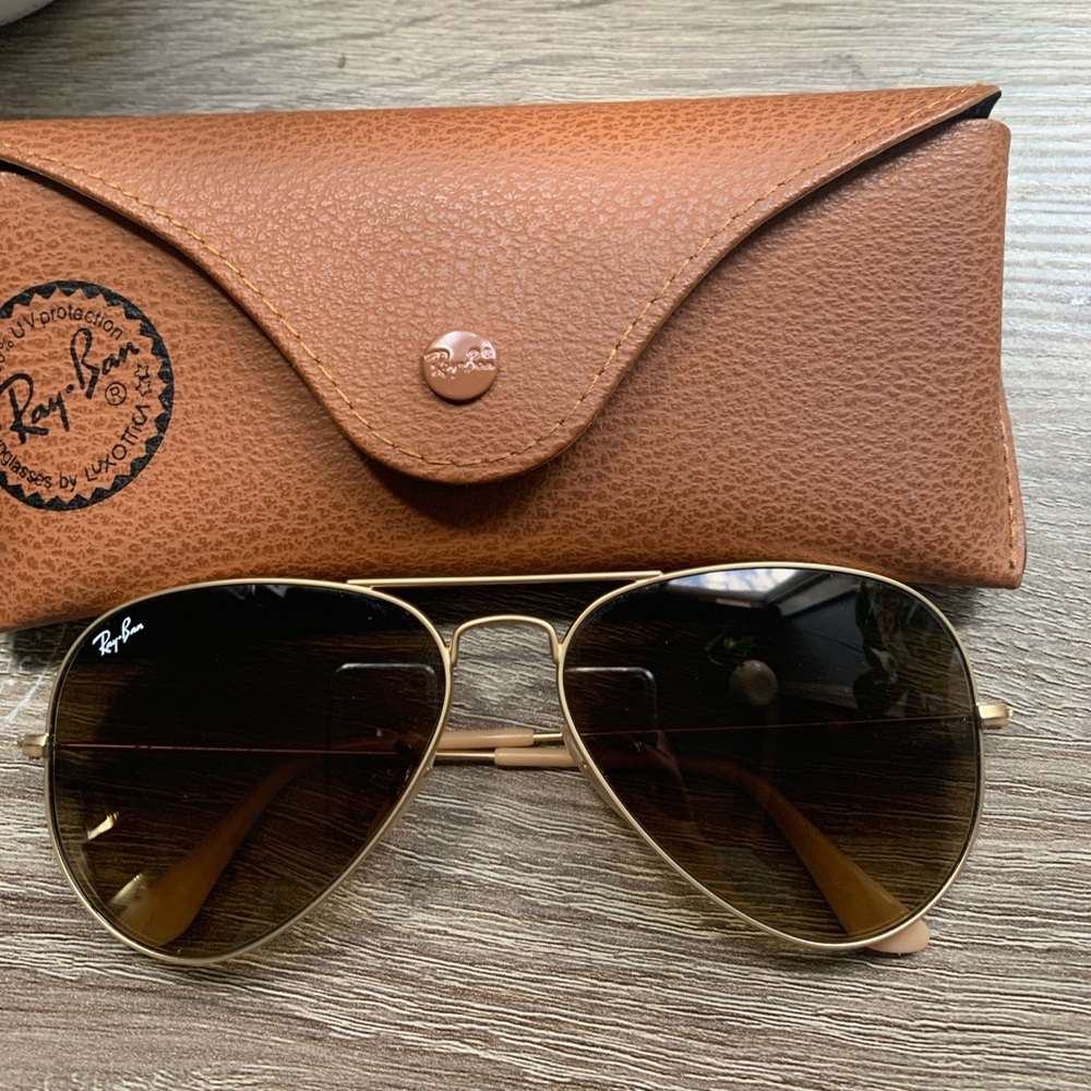 Ray Ban Aviators LIKE NEW!! 💕